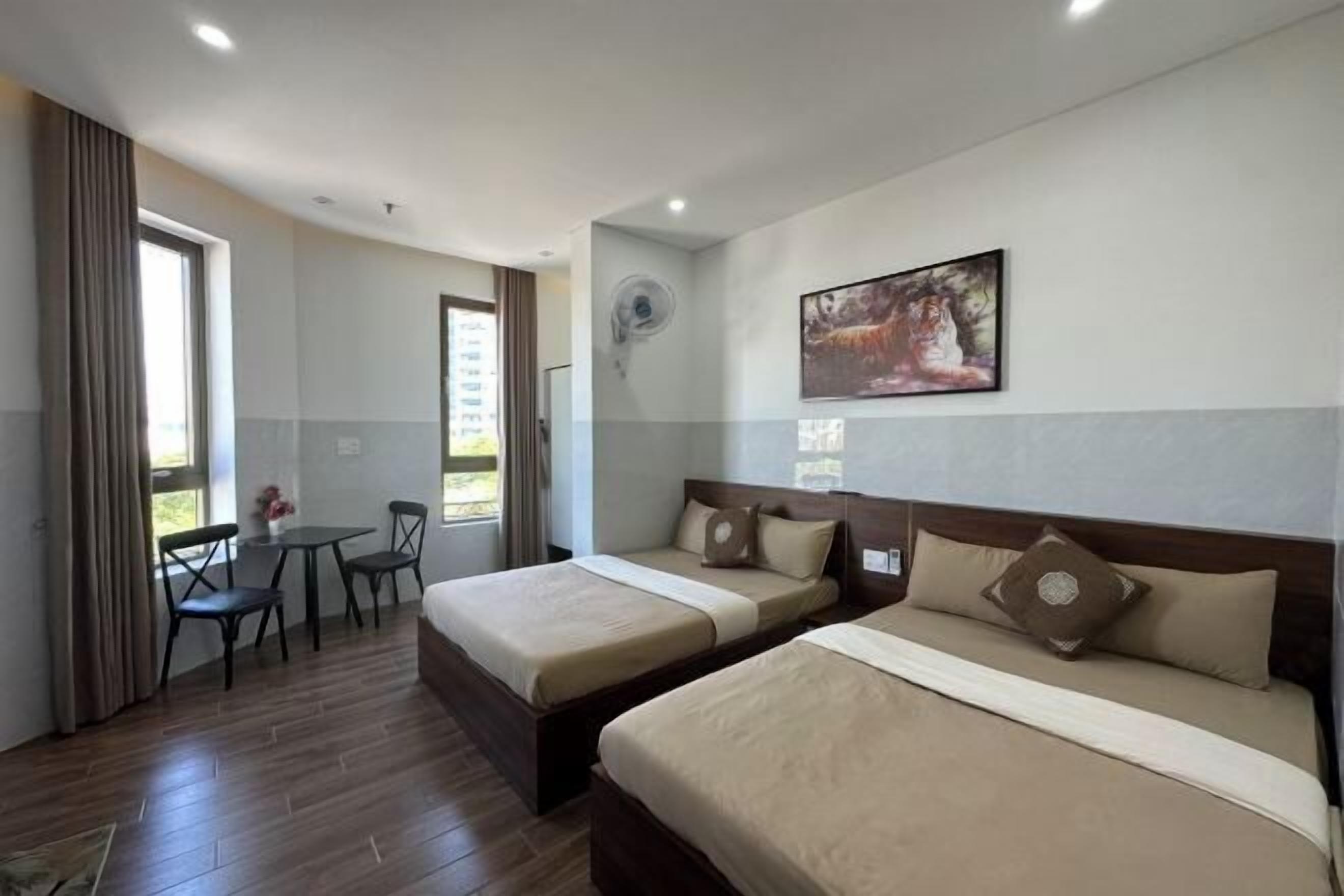 Frigobar, escrivaninha, Wi-Fi de cortesia, roupa de cama