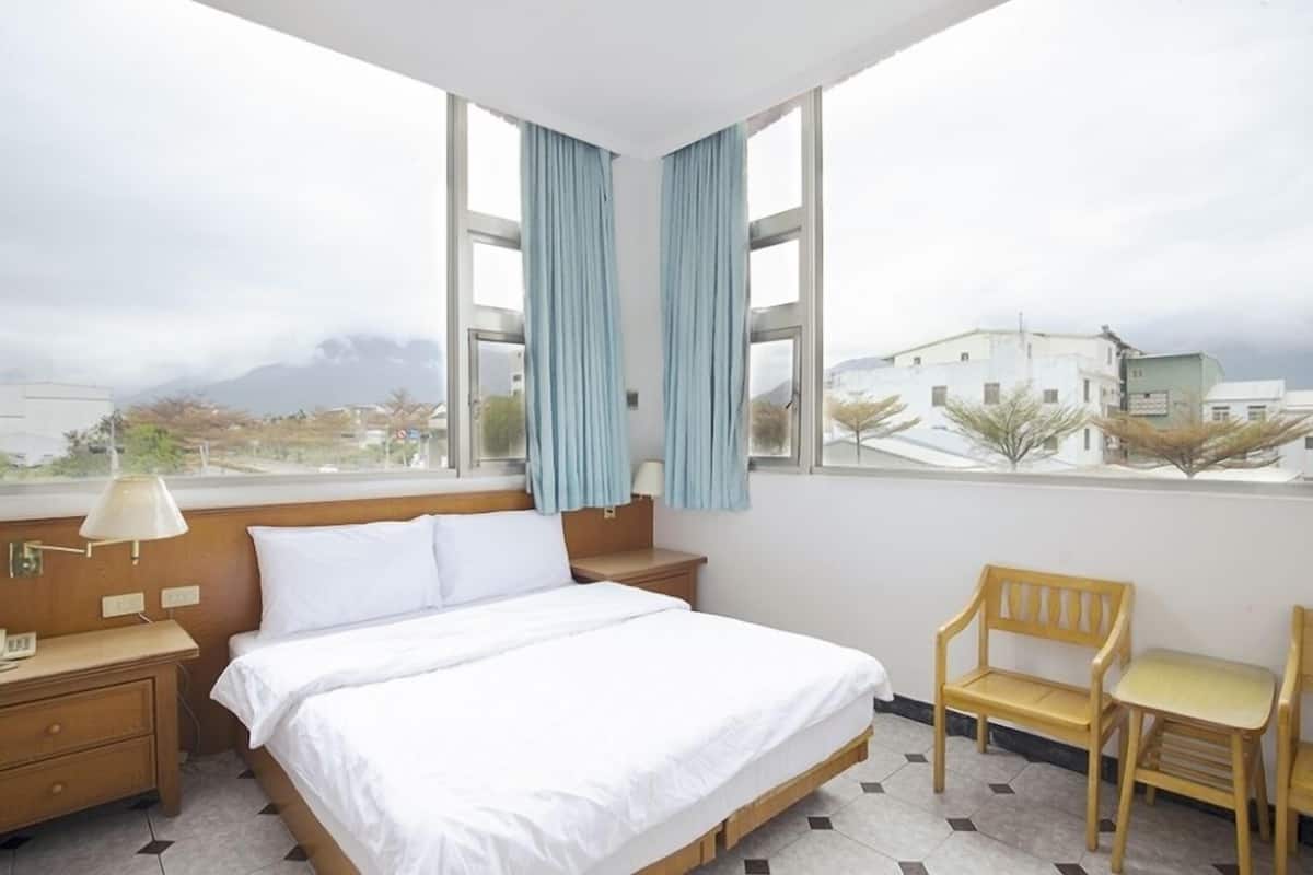 Habitación doble | Escritorio, cortinas opacas, wifi gratis y ropa de cama