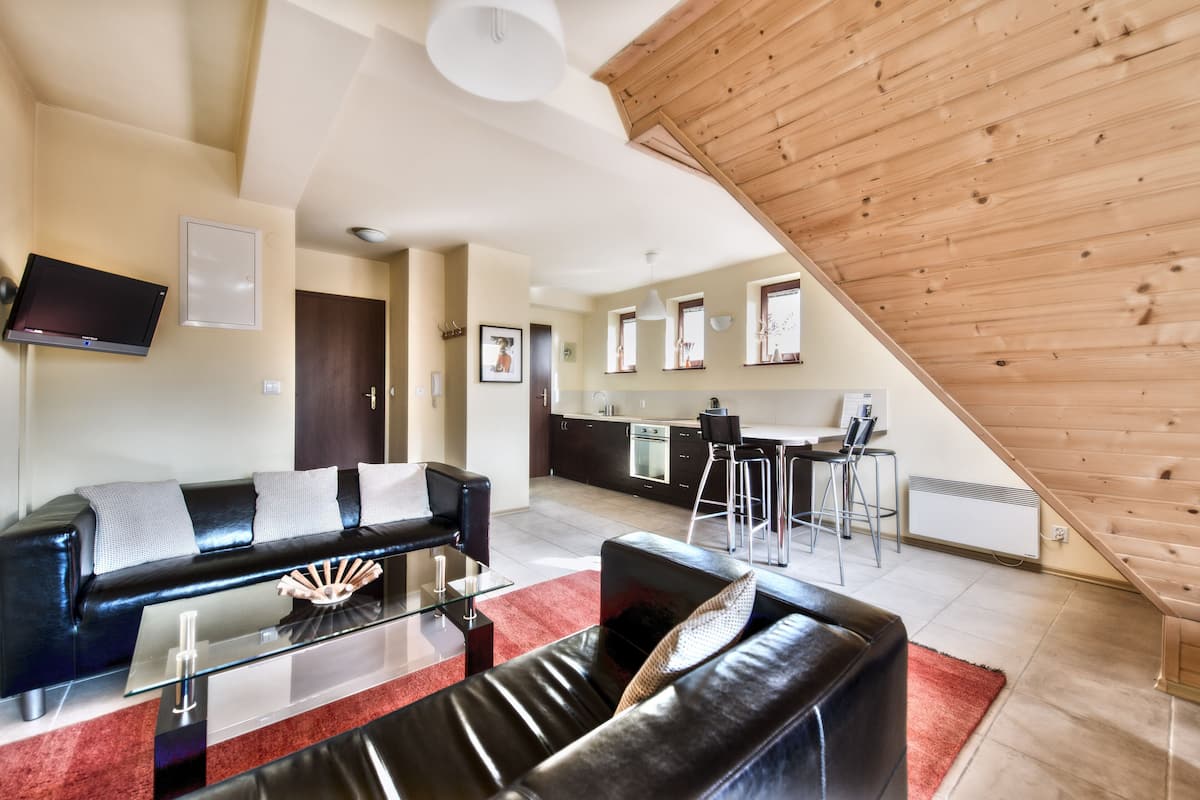 2 habitaciones y espacio para trabajar con laptop