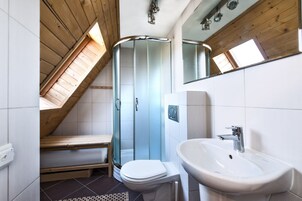 Apartamento (D5) | Baño | Ducha y toallas