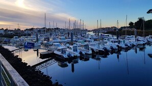 A marina filled with various boats docked at the pier. - Apartment with terrace, parking and port view in Capbreton (Capbreton)
