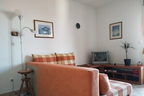 Apartment, 1 Bedroom | Living room