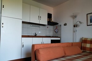 Apartment, 1 Bedroom | Private kitchenette