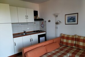 Apartment, 1 Bedroom | Private kitchenette