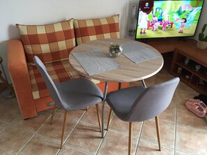 Apartment, 1 Bedroom | Living area