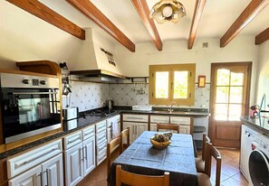 KĂŒhlschrank, Mikrowelle, Ofen, GeschirrspĂŒler