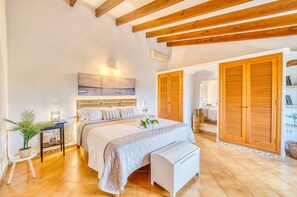 4 Schlafzimmer, BĂŒgeleisen/BĂŒgelbrett, kostenloses WLAN, BettwĂ€sche