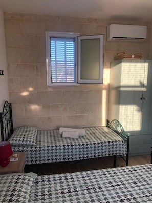 2 quartos, ferros/tábuas de passar roupa, Wi-Fi de cortesia