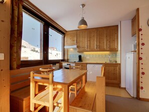 Dining - Bright 3-Bedroom Apartment for 6 at the Foot of the Slopes (La Plagne)