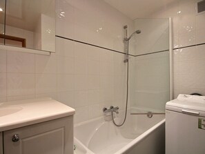 Bathroom - Bright 3-Bedroom Apartment for 6 at the Foot of the Slopes (La Plagne)