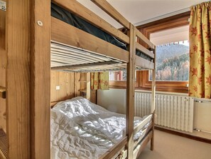 2 bedrooms, free WiFi - Bright 3-Bedroom Apartment for 6 at the Foot of the Slopes (La Plagne)