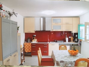 Apartment, 2 Bedrooms | Private kitchen