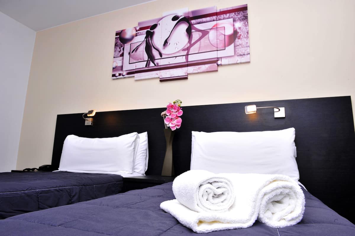 Twin Room | Premium bedding, in-room safe, desk, laptop workspace