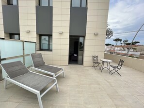 Dobbeltrom, terrasse | Sengetøy av topp kvalitet, safe på rommet og skrivebord