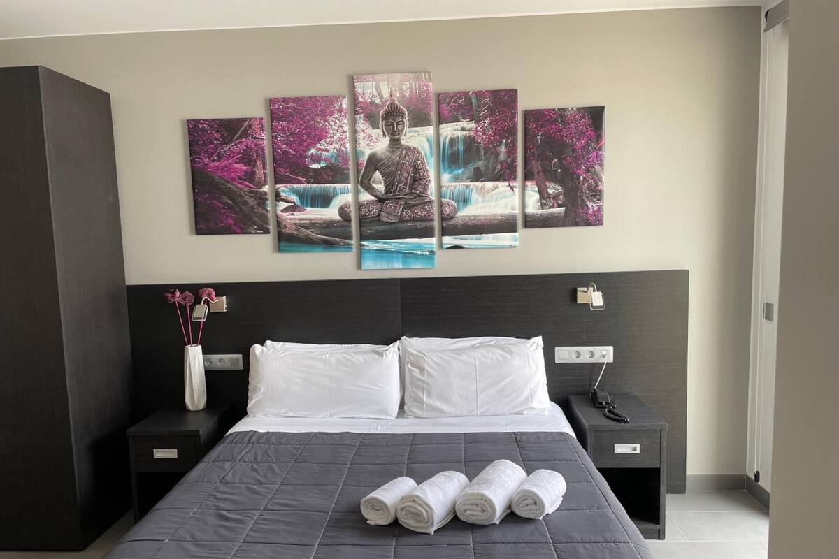 Premium bedding, in-room safe, desk, laptop workspace