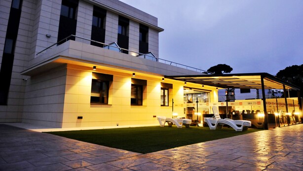 Front of property - Hotel 6 Bis (Castelldefels)