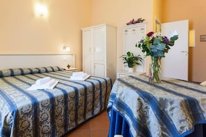 In-room safe, blackout curtains, soundproofing, iron/ironing board - Vatican Town (Rome)