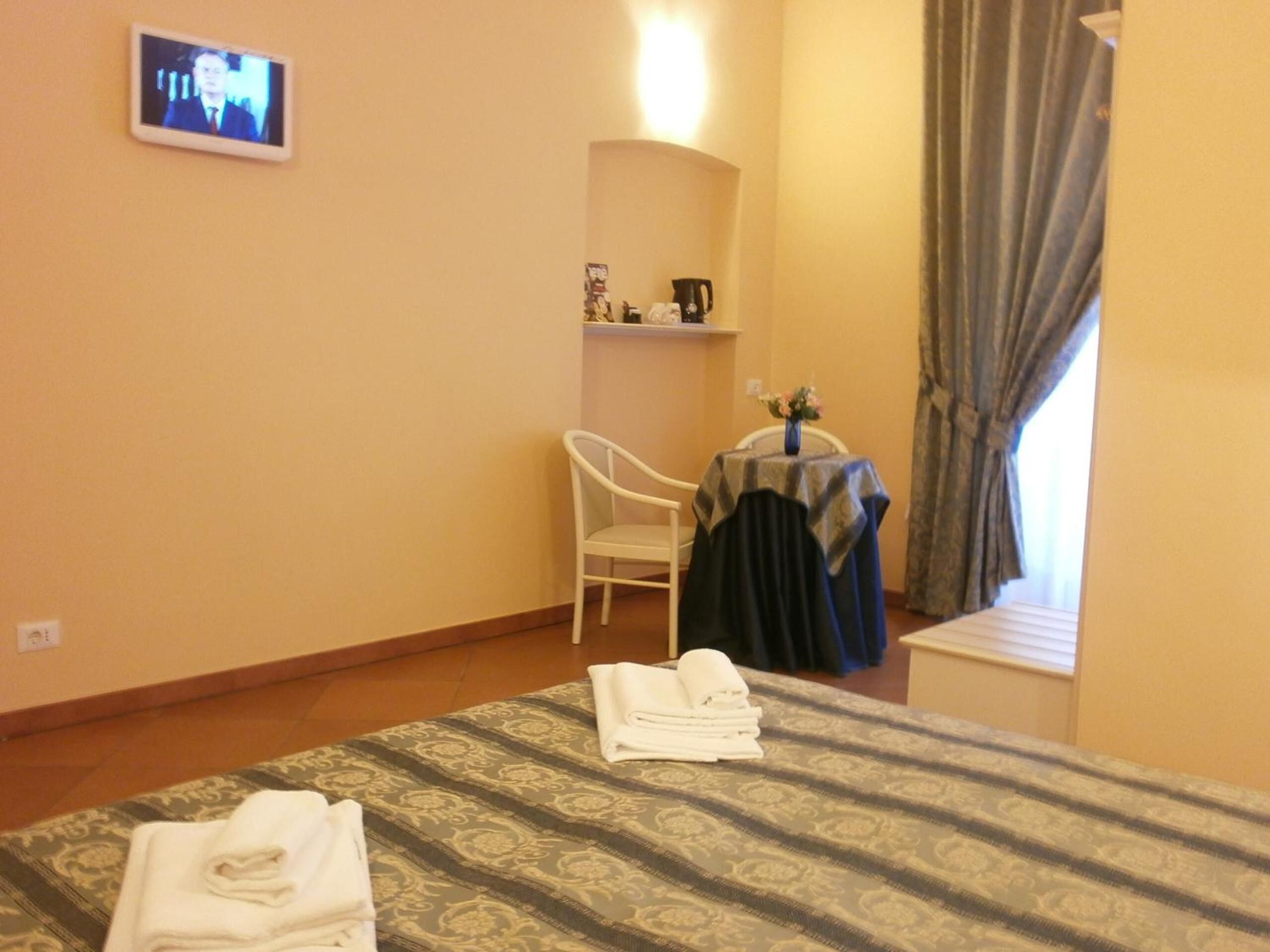 Photo - Vatican Town