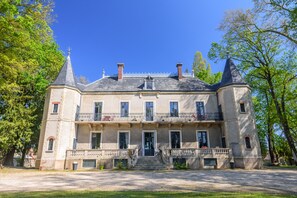 Front of property - Château de la Villeneuve (Saint-Marcel)