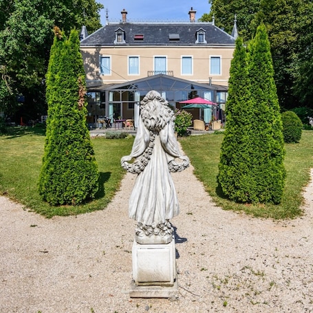 Deluxe Room, 1 King Bed (PRINTEMPS) | Egyptian cotton sheets, premium bedding, memory foam beds. Château de la Villeneuve