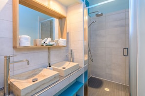 Bathroom - Château de la Villeneuve (Saint-Marcel)