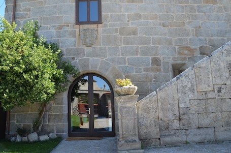 Front of property. Reitoral de Parada