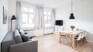 Apartment (D) | Wohnbereich