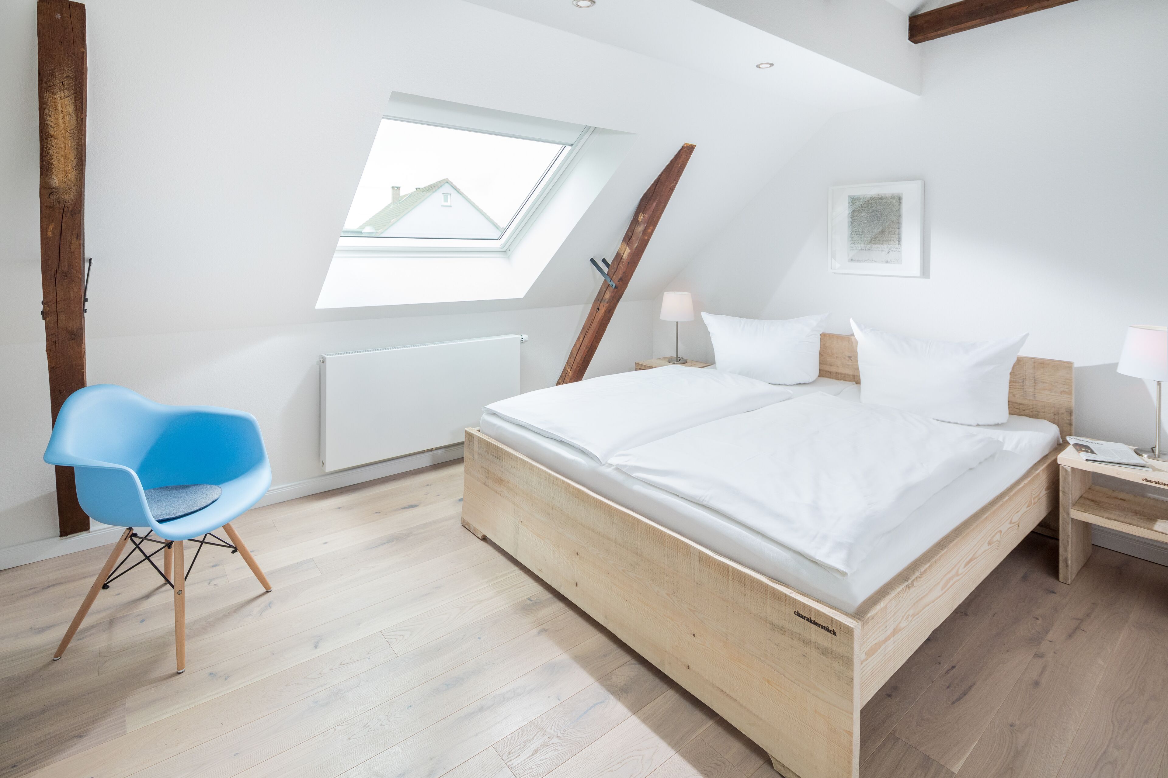 Condo (E) | Individually decorated, individually furnished, laptop workspace