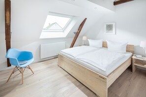 Kondominium (E) | Didekorasi berbeda-beda dan dilengkapi dengan perabotan berbeda-beda