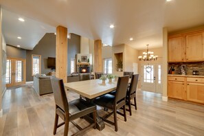 Dining - 4 Mi to Ski Mt Rose: Sleek Reno-Lake Tahoe Home (Reno)