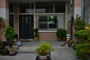 Property entrance - Happy feet Youth B&B (Hualien City)