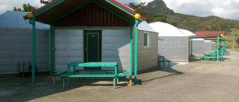 Decoración personalizada, muebles diferentes y wifi gratis