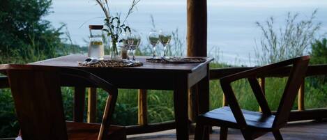 FrĂŒhstĂŒck, Mittagessen, Abendessen, lokale und internationale KĂŒche