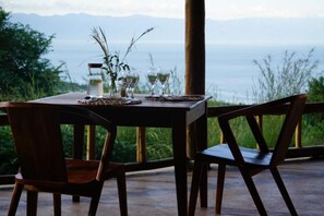 Frühstück, Mittagessen, Abendessen, lokale und internationale Küche 