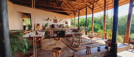 Breakfast, lunch, dinner served; local and international cuisine