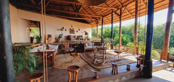 Spécialités Cuisine locale et internationale