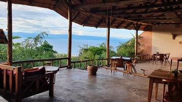 Frühstück, Mittagessen, Abendessen, lokale und internationale Küche