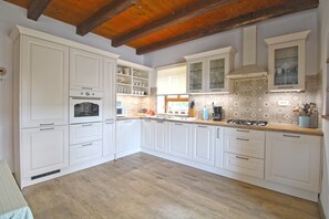 Fridge, microwave, oven, stovetop - Villa 1912/23499 (Istria - Tinjan), 19500m from the beach (Tinjan)