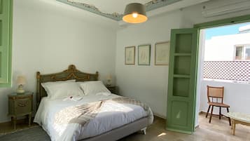 Ropa de cama de alta calidad y escritorio