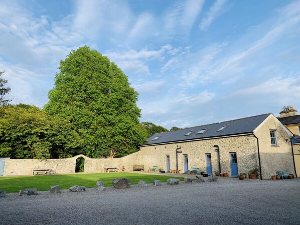 Exterior - Hotwell House (Ballynakill)