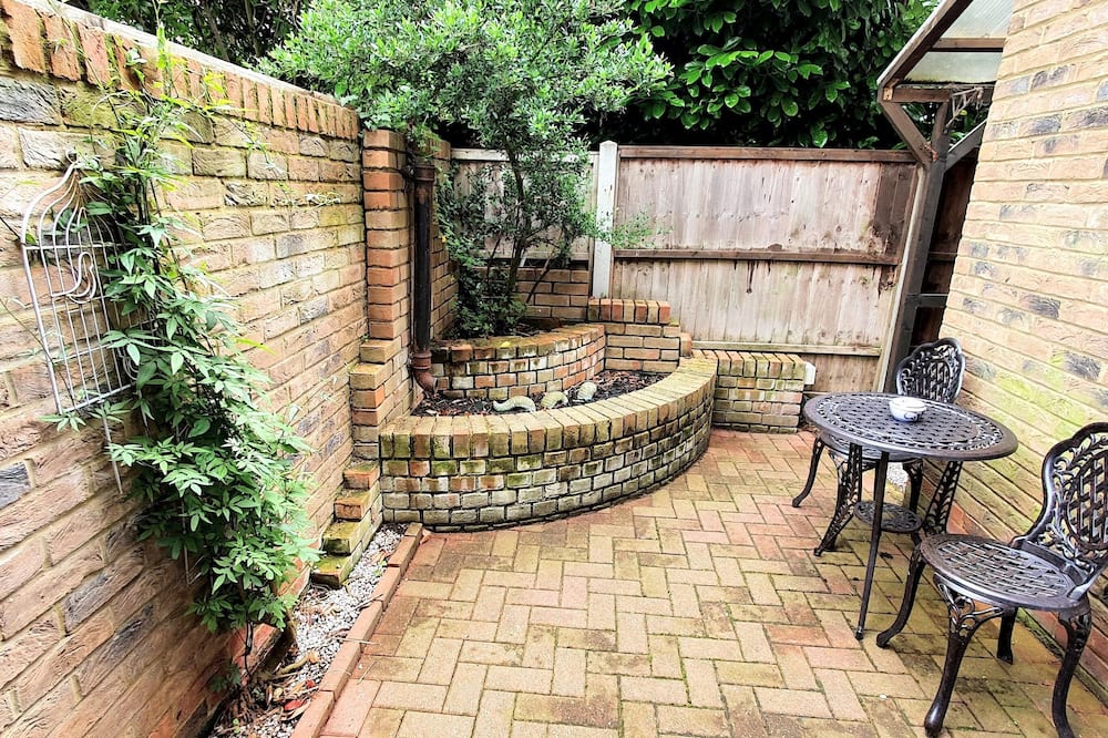 2-bedroom House Near Town With Superfast Wi-fi - Iwade
