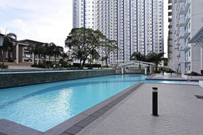 อพาร์ทเมนท์ | สระว่ายน้ำ | สระว่ายน้ำกลางแจ้ง