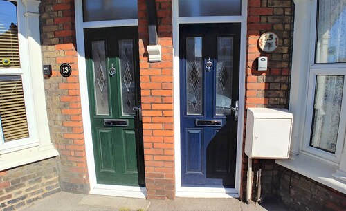 3-bed House With Superfast Wi-fi, DW Lettings 15vr