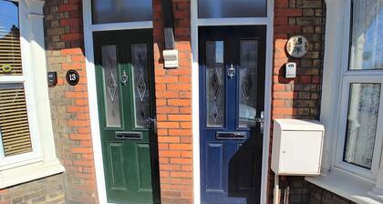 3-bed House With Superfast Wi-fi, DW Lettings 15vr