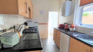 House | Private kitchen | Fridge, microwave, oven, stovetop