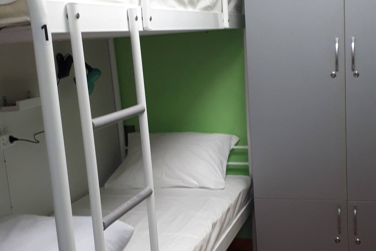 Hypo-allergenic bedding, in-room safe, blackout curtains, free WiFi