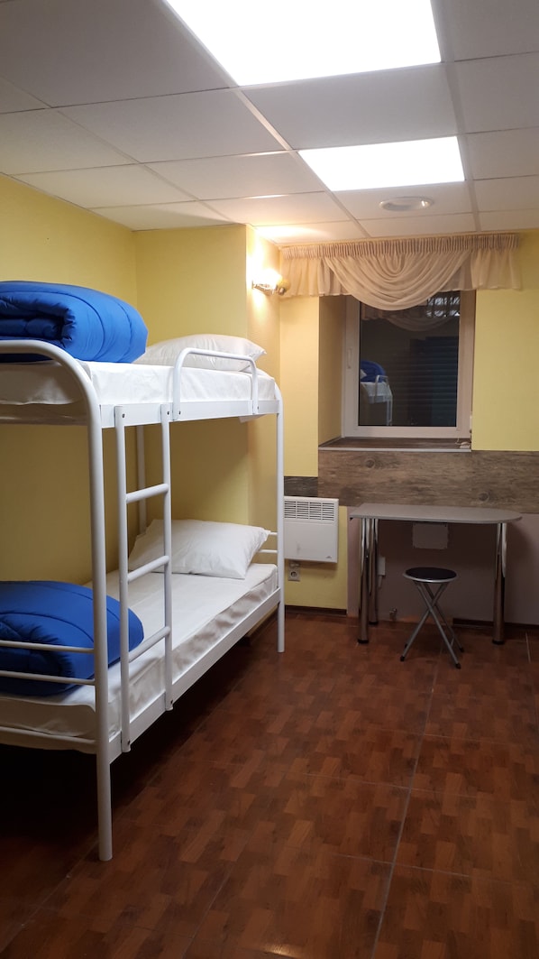 Hypo-allergenic bedding, in-room safe, blackout curtains, free WiFi