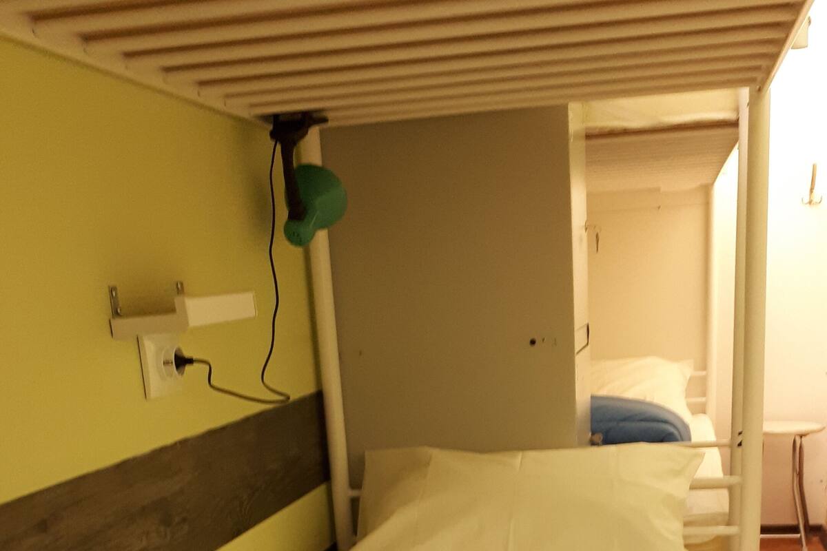 Hypo-allergenic bedding, in-room safe, blackout curtains, free WiFi