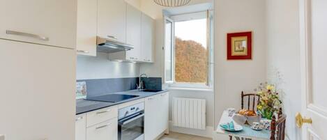 Fridge, microwave, oven, dishwasher