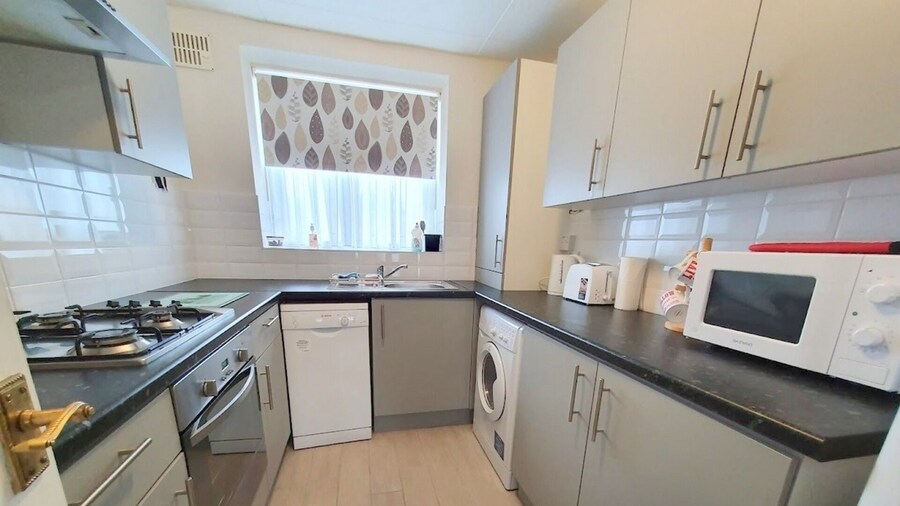 2-bed Flat With Superfast Wi-fi DW Lettings 9WW